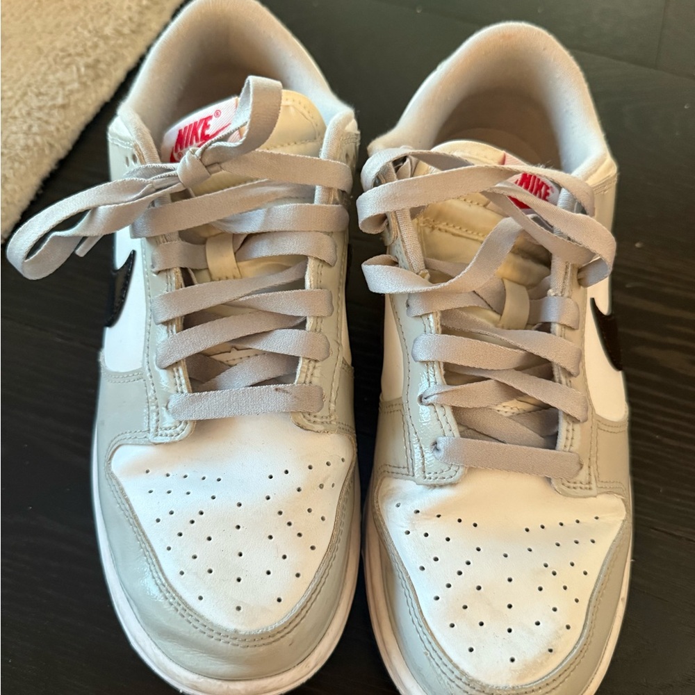 Nike White and Black Sneakers